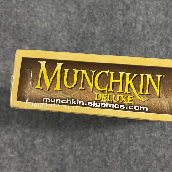 Munchkin Deluxe Family Board Game Steve Jackson Games 2018 SJG1483 Party Sealed - Picture 12 of 16